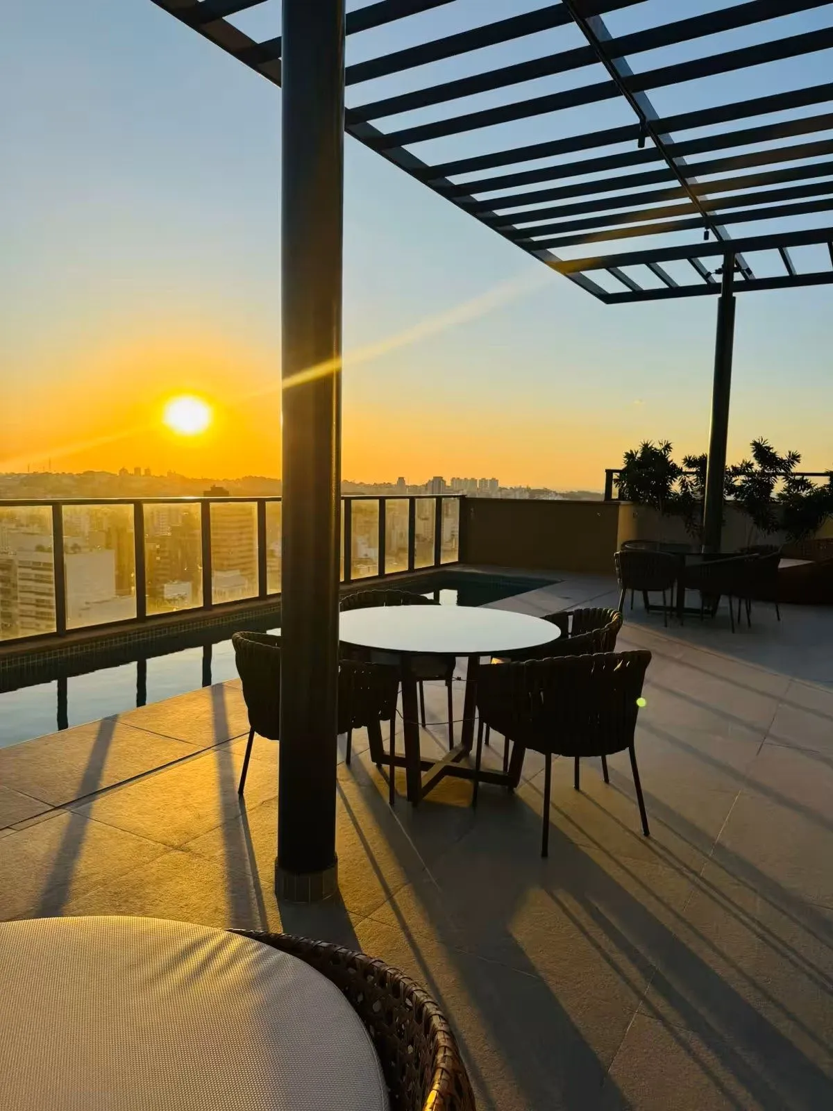 Apartamento no Cambuí, completo, mobiliado em excelente localizaçao. — foto 1
