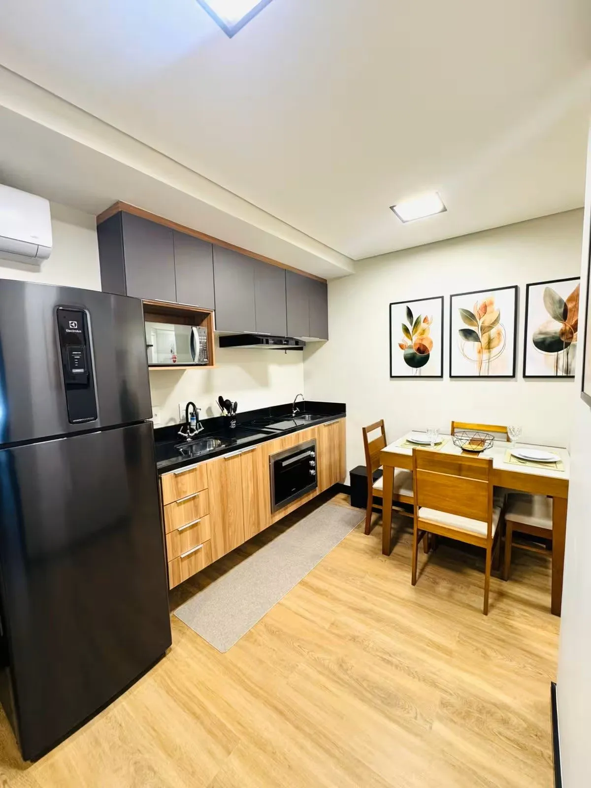 Apartamento novo, bem localizado, completo e mobiliado. — foto 1