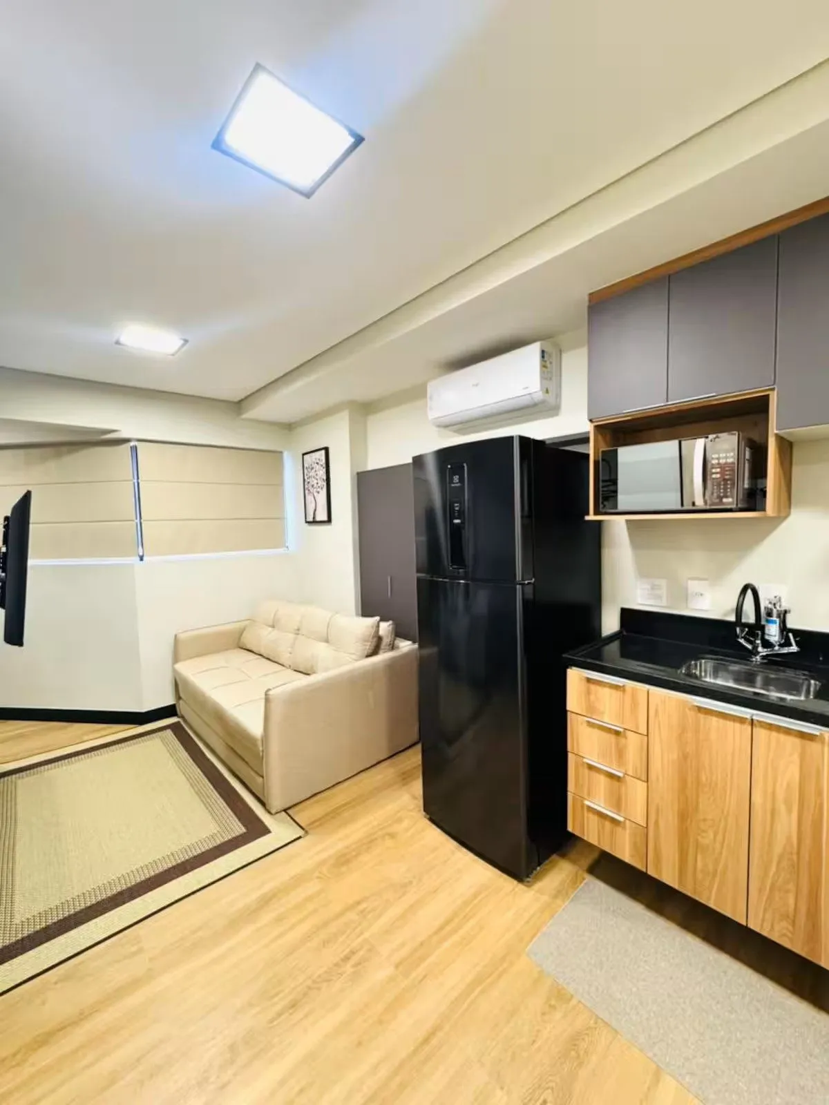 Apartamento novo, bem localizado, completo e mobiliado. — foto 2